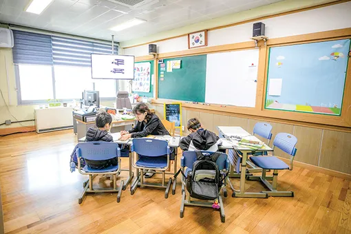 Tỷ lệ sinh thấp, trường học Hàn Quốc thưa vắng học sinh