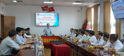 Bí thư Thành ủy Cần Thơ thăm, chúc Tết các bệnh viện