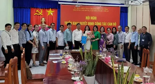 Trao quyết định bổ nhiệm Hiệu trưởng Trường Cao đẳng Văn hóa Nghệ thuật Cần Thơ