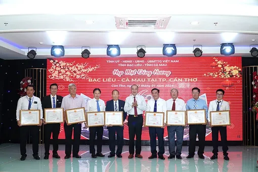 Người dân Cần Thơ quê Cà Mau, Bạc Liêu họp mặt đầu xuân