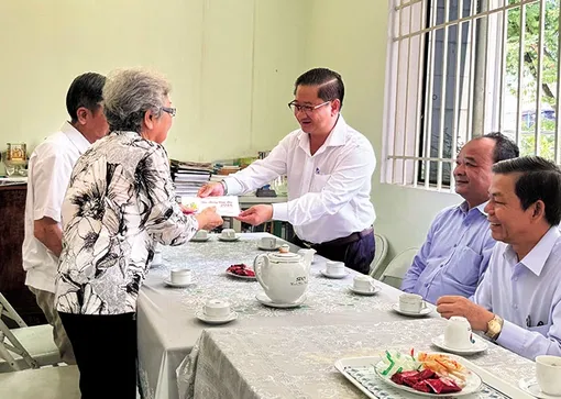 Lãnh đạo TP Cần Thơ thăm và chúc Tết gia đình cán bộ hy sinh, từ trần diện Thành ủy quản lý