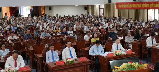 Họp mặt cán bộ hưu trí mừng Đảng, mừng Xuân