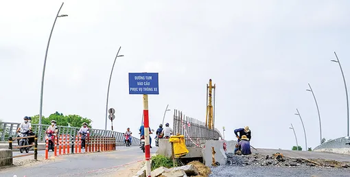 Khẩn trương thông xe cầu Tây Đô và Cờ Đỏ trước Tết