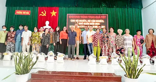 Tết ấm áp nghĩa tình