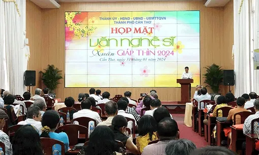 TP Cần Thơ họp mặt văn nghệ sĩ nhân dịp Xuân Giáp Thìn 2024
