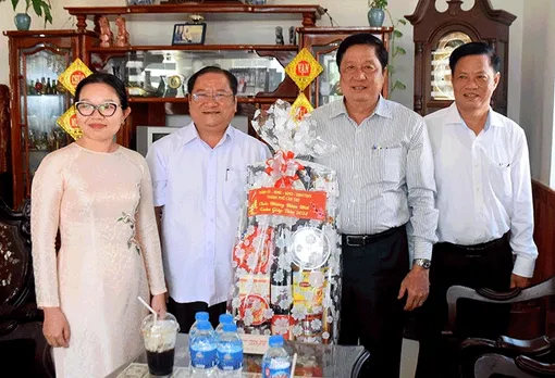 Lãnh đạo thành phố thăm, chúc Tết gia đình cán bộ hy sinh, từ trần