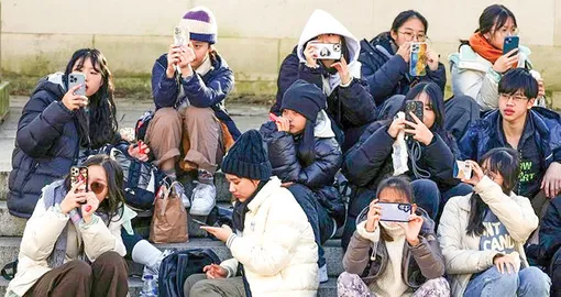 Số người dùng mạng xã hội vượt mốc 5 tỉ