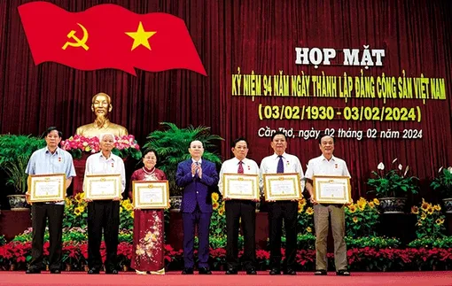 TP Cần Thơ long trọng tổ chức họp mặt kỷ niệm 94 năm Ngày thành lập Ðảng Cộng sản Việt Nam