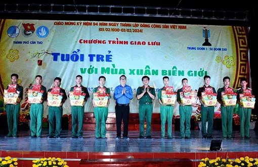 Tuổi trẻ với mùa xuân biên giới