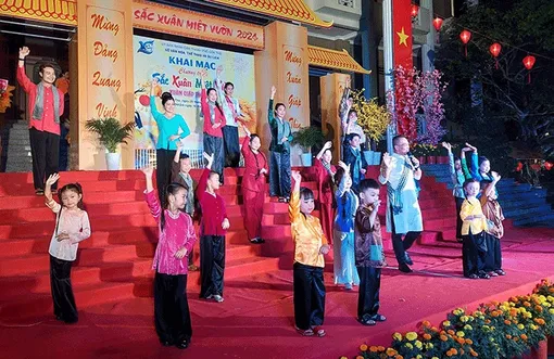 Dạy các bé “học ăn, học nói, học gói, học mở”