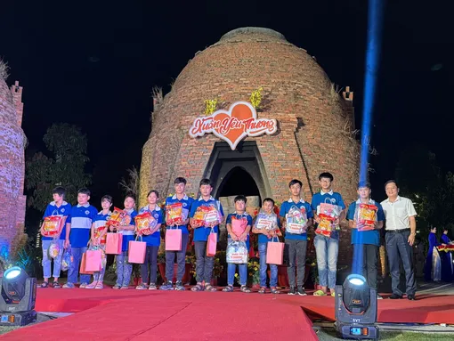 "Xuân yêu thương" đến với 250 trẻ em có hoàn cảnh đặc biệt trên địa bàn TP Cần Thơ và tỉnh Hậu Giang