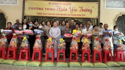 Tặng quà Tết người dân hoàn cảnh khó khăn