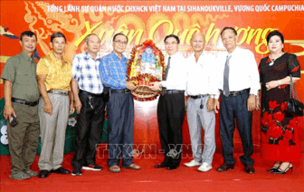 សហ​គមន៍​ប្រ​ជា​ជន​ដើម​កំ​ណើត​វៀត​ណាមនៅ​កម្ពុជា ទទួល​អំ​ណរ​បុណ្យ​ចូល​ឆ្នាំ​ថ្មី