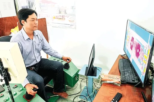 Thầy giáo 2 trong 1