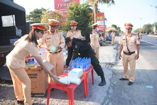 Tiếp tục hỗ trợ người dân trên đường trở lại làm việc sau kỳ nghỉ Tết