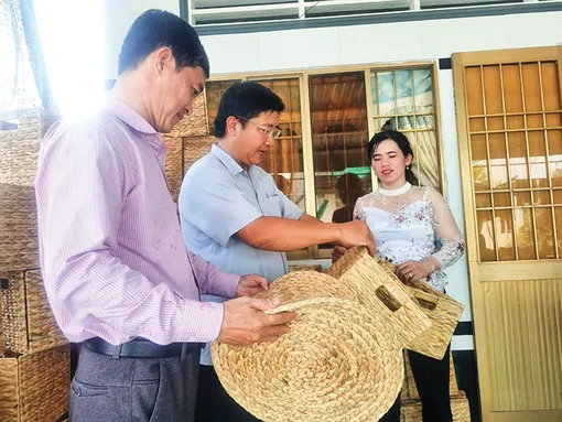 Tạo việc làm cho phụ nữ Khmer vùng sâu Vĩnh Thuận