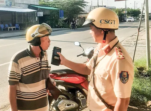 Kiên quyết xử lý người điều khiển phương tiện vi phạm quy định nồng độ cồn