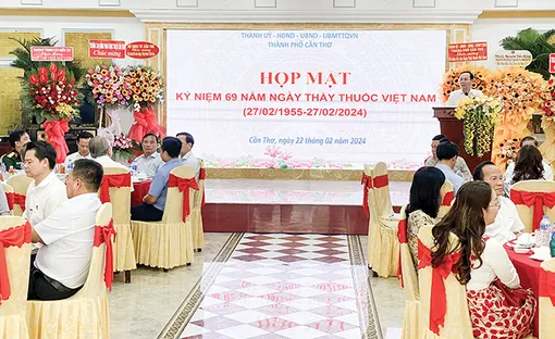 Lãnh đạo thành phố họp mặt cán bộ chủ chốt ngành y tế