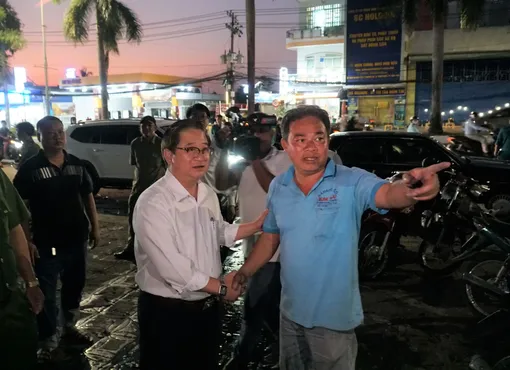 Lãnh đạo thành phố thăm, động viên gia đình chủ Garage Kim Thu