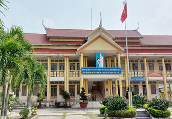 ស្រុក​ជន​បទ​ថ្មី​តាម​ប៊ិញ