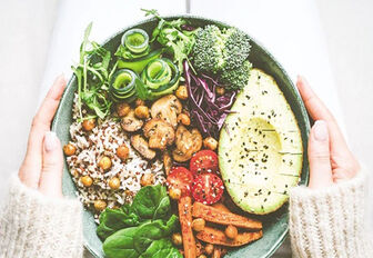 អត្ថ​ប្រ​យោជន៍​មួយ​ចំ​នួន​នៃ​របប​ទទួល​ទាន​អា​ហារ​ច្នៃ​ពី​រុក្ខ​ជាតិ​សុទ្ធ​សាធ​