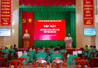 កង​ទ័ព​ការ​ពារ​ព្រំ​ដែន​សុក​ត្រាំង​ ទទួល​យោ​ធិន​ថ្មី​ទើប​ចូល​បម្រើ​កង​ទ័ព​