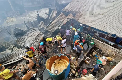 Kiên Giang: Bộ đội Biên phòng giúp dân trên đảo chữa cháy