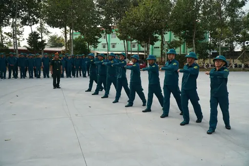 Ban Chỉ huy Quân sự quận Ninh Kiều huấn luyện Dân quân cơ động năm 2024