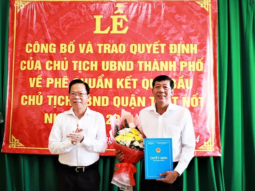 Ông Võ Văn Tân được phê chuẩn chức vụ Chủ tịch UBND quận Thốt Nốt