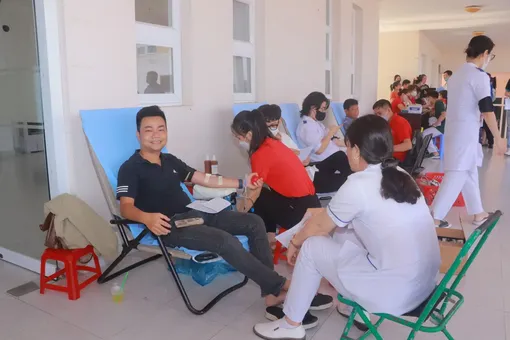 Hơn 130 thầy thuốc Bệnh viện Đa khoa TP Cần Thơ hiến máu cứu người