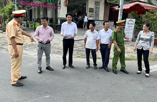 Khảo sát, bàn giải pháp khắc phục điểm mất an toàn giao thông tại nút giao đường Hoàng Văn Thái với Trần Văn Trà