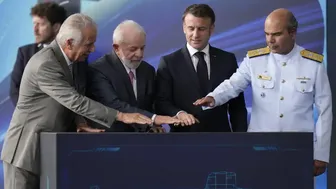 Pháp “ve vãn” Brazil bằng tàu ngầm