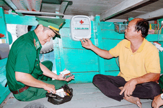 ដំ​ឡើង "ទូ​ឱសថ​ការ​ពារ​ព្រំ​ដែន" ជូន​អ្នក​នេសាទ​តំបន់​ព្រំ​ដែន​សមុទ្រ