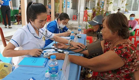 Tổ chức khám bệnh, cấp thuốc miễn phí và tặng quà 600 gia đình ở huyện Thới Lai