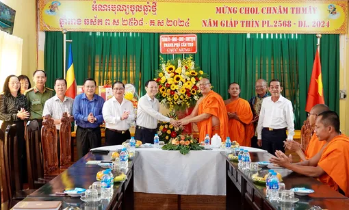 Lãnh đạo thành phố chúc mừng Tết cổ truyền Chôl Chnăm Thmây của đồng bào dân tộc Khmer
