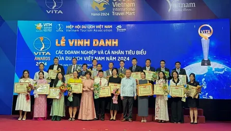 Bộ sưu tập giải thưởng “khủng” của Vinpearl tại Vietnam Travel Awards 2023