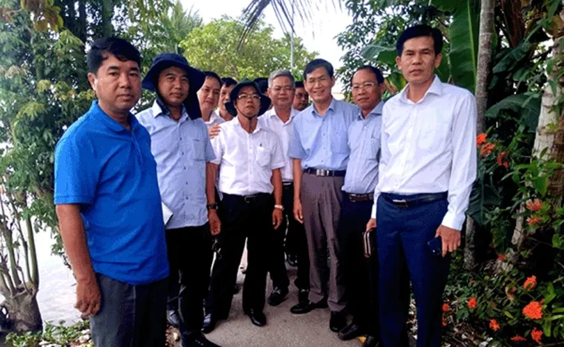 Ðẩy nhanh tiến độ thi công công trình kè chống sạt lở sông Ô Môn