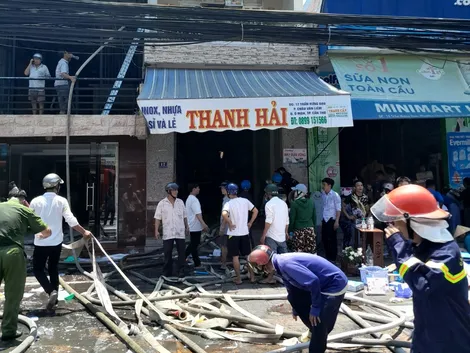 Cháy cửa hàng bán đồ nhựa ở quận Ô Môn