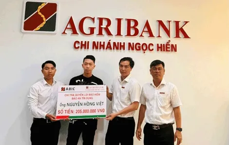 Bảo hiểm Agribank Kiên Giang, Phòng kinh doanh khu vực Cà Mau chi trả gần 700 triệu đồng cho 3 khách hàng