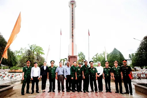 Khát vọng hòa bình <br> Bài 1: Dâng hiến tuổi xuân cho Tổ quốc