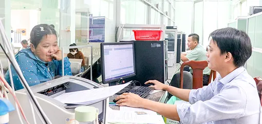 Cần có chế độ, chính sách bồi dưỡng người làm việc tại Bộ phận Tiếp nhận và Trả kết quả các cấp