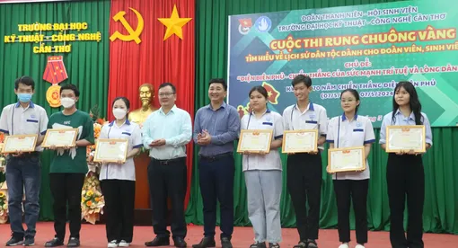 Sinh viên tìm hiểu 70 năm Chiến thắng Điện Biên Phủ