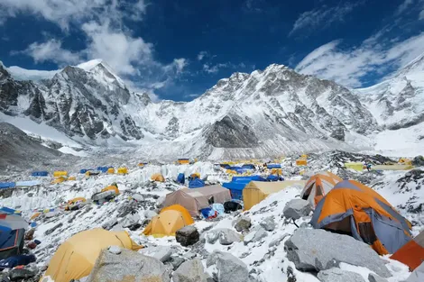 Everest đang biến thành bãi rác cao nhất thế giới