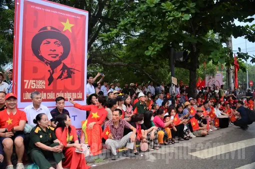 Điện Biên ngày 7-5: Tưng bừng, rộn ràng từng góc phố