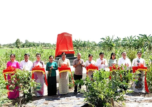 Khánh thành Bia Kỷ niệm Nhà in Giải Phóng trực thuộc Ban Tuyên huấn tỉnh Cần Thơ thời kháng chiến chống Mỹ