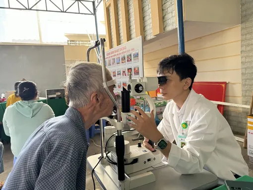 Lo ngại thực trạng sử dụng thuốc nhỏ mắt không kê đơn