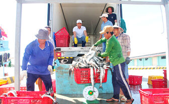 បាក​លីវ​ រួម​ដំ​ណើរជាមួយ​អ្នក​នេសាទ​ ប្តេជ្ញា​ដក"កាត​លឿង​"IUU