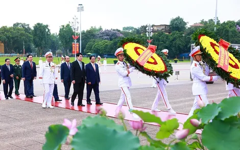 Lãnh đạo Đảng, Nhà nước vào Lăng viếng Bác