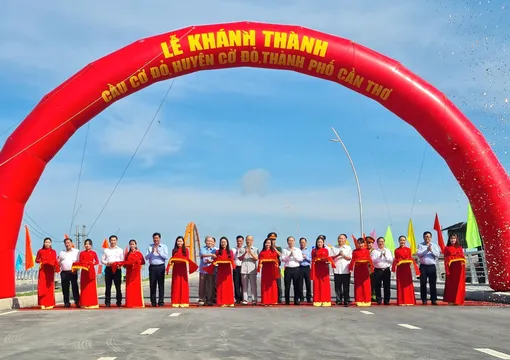 Khánh thành, đưa vào sử dụng cầu Cờ Đỏ và cầu Tây Đô