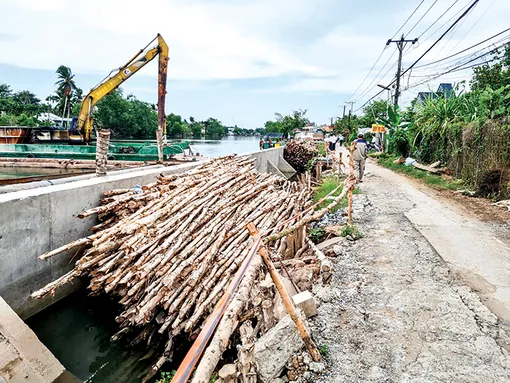Cần đảm bảo tiến độ, chất lượng công trình kè chống sạt lở khẩn cấp sông Trà Nóc